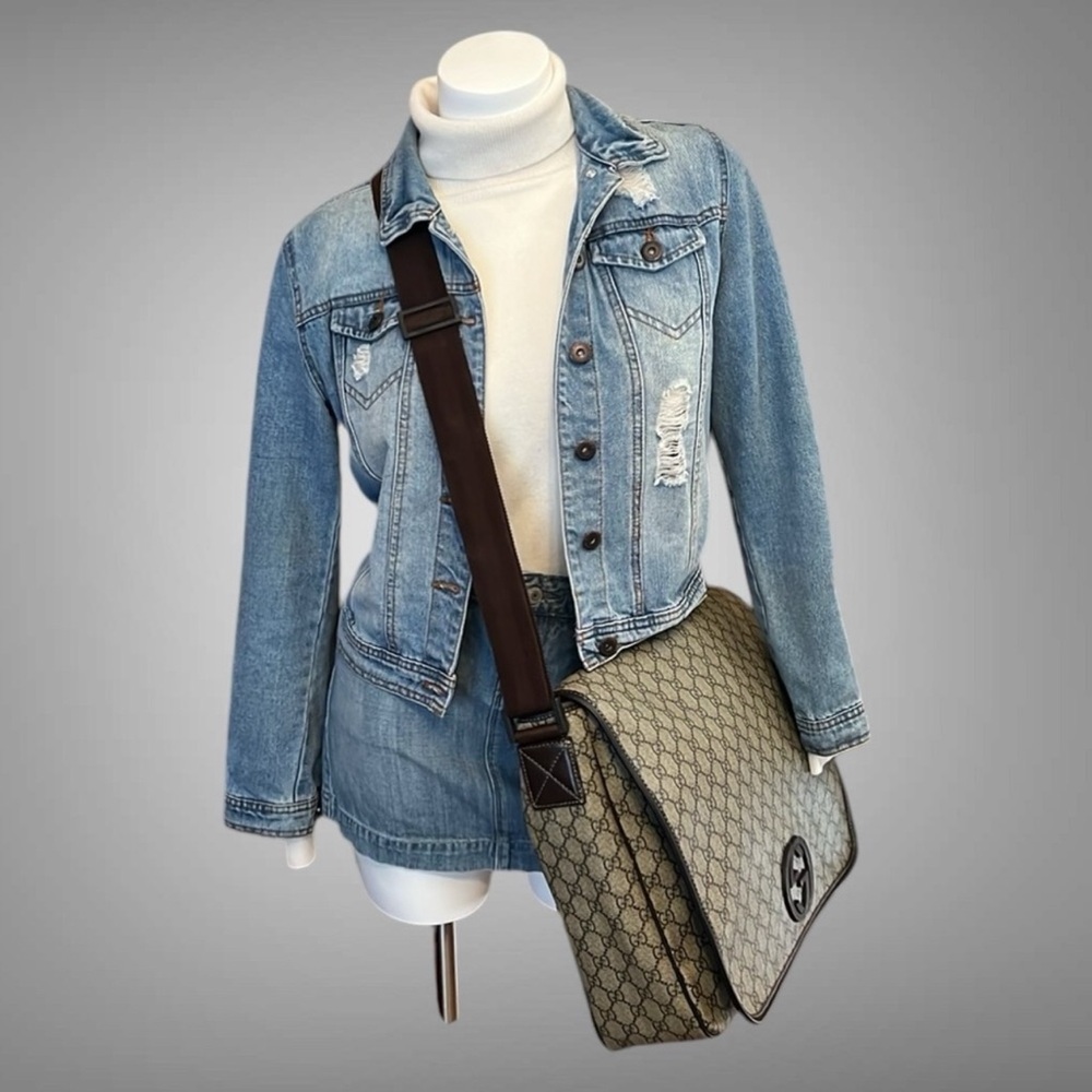 A407- 💯 % authentic Gucci crossbody bag - Picture 2 of 16